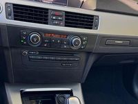 Gebraucht BMW 320 Performance 184 PS (135 kW) 2011 Schwarz Kombi