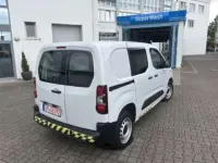 Gebraucht Peugeot Partner Premium 102 PS (75 kW) 2023 Lackierung weiss icy/typ Van / Kleinbus