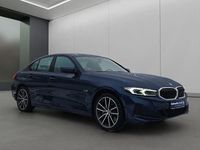 Gebraucht BMW 330e Sport Line 292 PS (214 kW) 2022 Blau / phytonicblau (metallic) Limousine