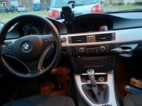 Gebraucht BMW 318 143 PS (105 kW) 2010 Grau Kombi