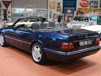 Gebraucht Mercedes E320 Edition 220 PS (161 kW) 1997 Blau Cabrio