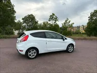 Gebraucht Ford Fiesta 100 PS (73 kW) 2014 Weiß Kleinwagen