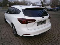 Gebraucht Ford Focus Titanium 125 PS (91 kW) 2022 Frozen white Kombi