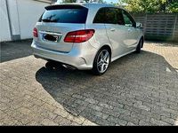 Gebraucht Mercedes B250 211 PS (155 kW) 2015 Silber Van / Kleinbus