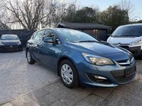 Gebraucht Opel Astra Edition 116 PS (85 kW) 2013 Blau Limousine