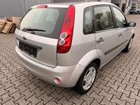 Gebraucht Ford Fiesta Ambiente 75 PS (55 kW) 2008 Silber Kleinwagen
