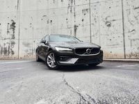 Gebraucht Volvo V60 Momentum 150 PS (110 kW) 2020 Grau Kombi