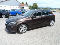 Gebraucht Mercedes A180 Urban 122 PS (89 kW) 2017 Braun Kleinwagen