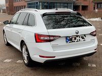 Gebraucht Skoda Superb Style 190 PS (139 kW) 2018 Weiß Kombi