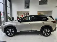 Neu Nissan X-Trail Tekna+ 213 PS (156 kW) 2025 Champagne silver (silber) SUV