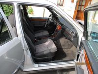 Gebraucht Mercedes E230 132 PS (97 kW) 1992 Silber Kombi