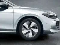 Gebraucht VW Passat 150 PS (110 kW) 2025 Silber Kombi