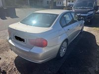 Gebraucht BMW 320 184 PS (135 kW) 2010 Silber Limousine