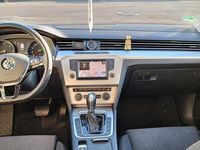 Gebraucht VW Passat 120 PS (88 kW) 2016 Weiß Kombi