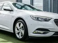 Gebraucht Opel Insignia Dynamic 165 PS (121 kW) 2017 Weiß Kombi