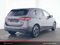 Gebraucht Mercedes B200 Progressive 150 PS (110 kW) 2024 Lack mountaingrau Van / Kleinbus
