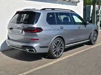 Gebraucht BMW X7 M Sport 381 PS (280 kW) 2025 Skyscraper grau metallic SUV
