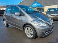 Gebraucht Mercedes A180 Elegance 116 PS (85 kW) 2011 Grau Van / Kleinbus