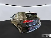 Gebraucht VW Golf VIII Active 150 PS (110 kW) 2023 Deep black perleffekt Limousine