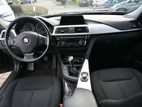 Gebraucht BMW 320 Advantage 190 PS (139 kW) 2016 Saphirschwarzmet. Kombi