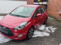 Gebraucht Hyundai ix20 90 PS (66 kW) 2017 Rot Kleinwagen