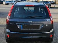 Gebraucht Ford Fiesta 80 PS (58 kW) 2008 Blau Kleinwagen