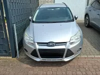 Usata Ford Focus Ambiente 105 CV (77 kW) 2011 Argento Station wagon
