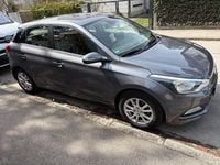 Gebraucht Hyundai i20 Classic 84 PS (61 kW) 2015 Grau Kleinwagen