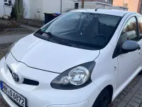 Gebraucht Toyota Aygo 69 PS (50 kW) 2010 Weiß Kleinwagen