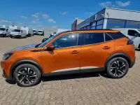 Gebraucht Peugeot e-2008 Allure 100 kW (136 PS) 2021 Orange SUV