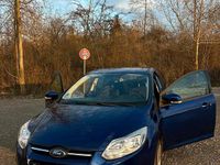Gebraucht Ford Focus Trend 101 PS (74 kW) 2014 Blau Limousine