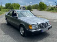 Gebraucht Mercedes E220 150 PS (110 kW) 1993 Grau Limousine