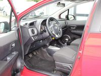 Gebraucht Toyota Yaris Edition 69 PS (50 kW) 2014 Rot Limousine