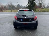 Gebraucht Peugeot 208 Active 82 PS (60 kW) 2016 Schwarz Kleinwagen