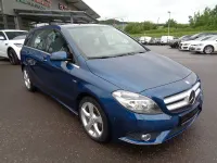 Gebraucht Mercedes B180 122 PS (89 kW) 2012 Blau Van / Kleinbus