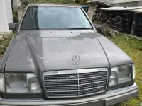 Gebraucht Mercedes E220 150 PS (110 kW) 1994 Silber Limousine