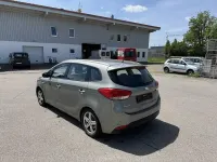 Gebraucht Kia Carens 135 PS (99 kW) 2013 Silber Van / Kleinbus
