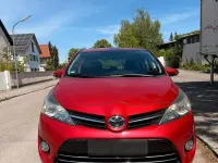 Gebraucht Toyota Verso Executive 177 PS (130 kW) 2014 Rot Van / Kleinbus
