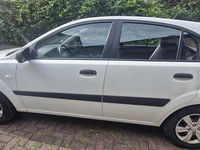 Gebraucht Kia Rio 97 PS (71 kW) 2009 Weiß Limousine