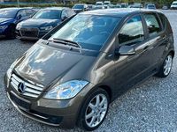 Gebraucht Mercedes A160 95 PS (69 kW) 2011 Gold Limousine
