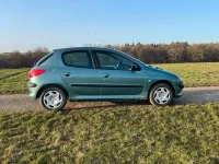 Gebraucht Peugeot 206 60 PS (44 kW) 2001 Grün Kleinwagen