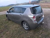 Gebraucht Toyota Verso 111 PS (81 kW) 2013 Silber Van / Kleinbus