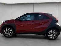 Neu Toyota Aygo X Play 72 PS (52 kW) 2025 Chili red / night sky bl SUV