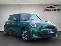 Gebraucht Mini Cooper Classic 136 PS (100 kW) 2023 British racing green iv Kleinwagen