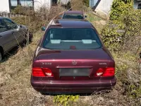 Gebraucht Mercedes E220 95 PS (69 kW) 1996 Rot Limousine