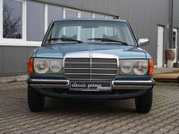 Gebraucht Mercedes 200 94 PS (69 kW) 1976 Blau Limousine