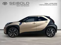 Neu Toyota Aygo X 72 PS (52 kW) 2026 Rot SUV
