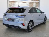 Używany Kia Ceed 140 KM (102 kW) 2024 Szary Hatchback