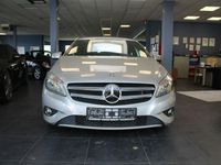 Gebraucht Mercedes A180 Urban 109 PS (80 kW) 2013 Polarsilber metallic Limousine