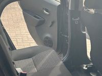 Gebraucht Toyota Yaris 69 PS (50 kW) 2014 Grau Kleinwagen